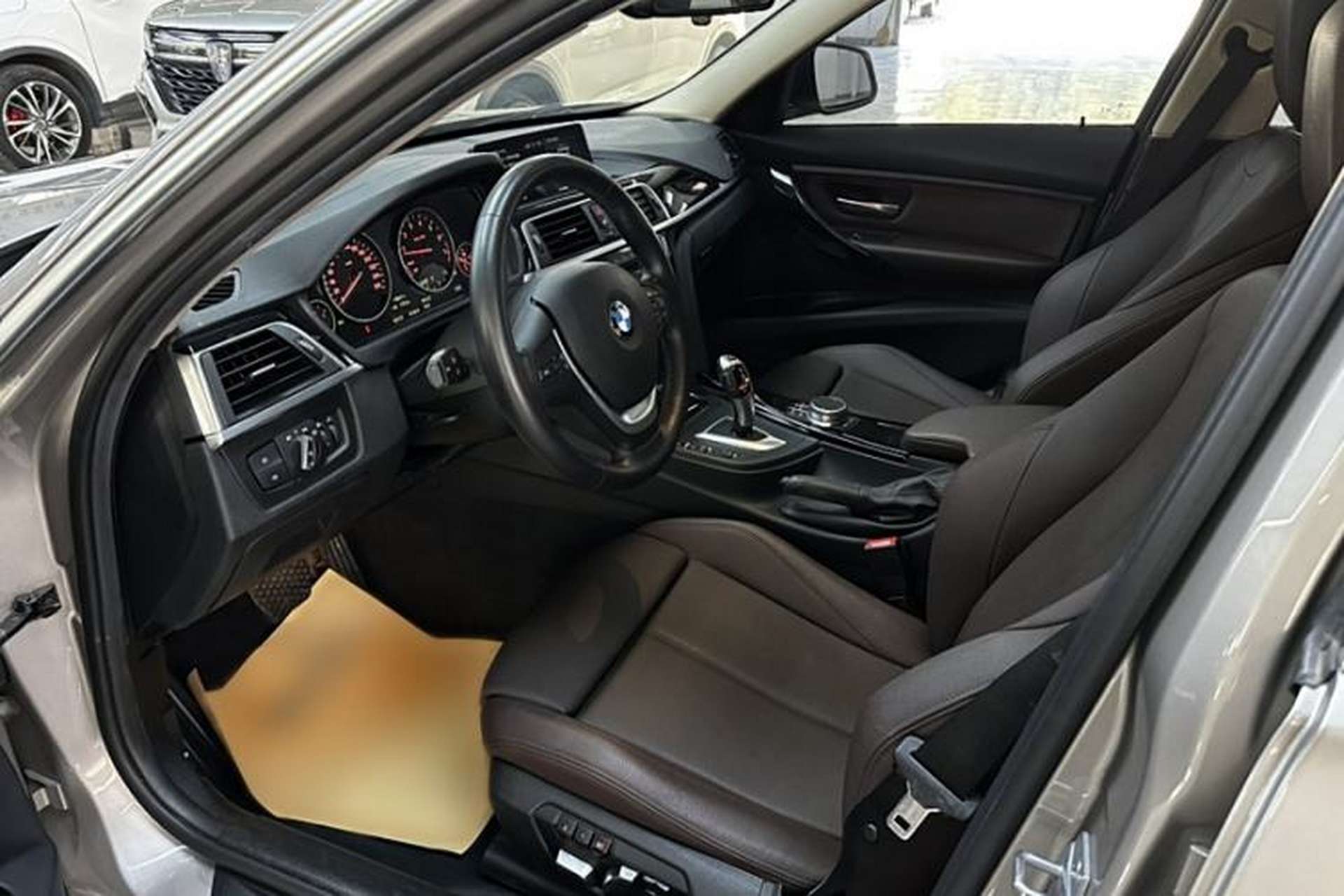 Used BMW 3 Series 2019 320Li Fashion Model Interior 3