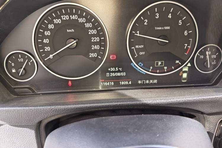 Used BMW 3 Series 2019 320Li Fashion Model Odometer Close Up