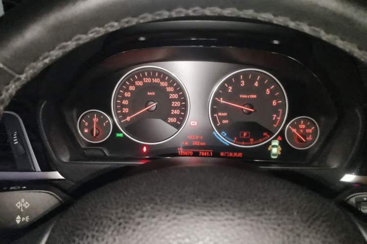 Used BMW 3 Series 2019 320Li Fashion Model Odometer Close Up