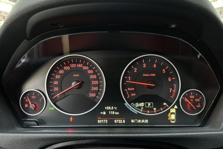 Used BMW 3 Series 2019 320Li Fashion Model Odometer Close Up