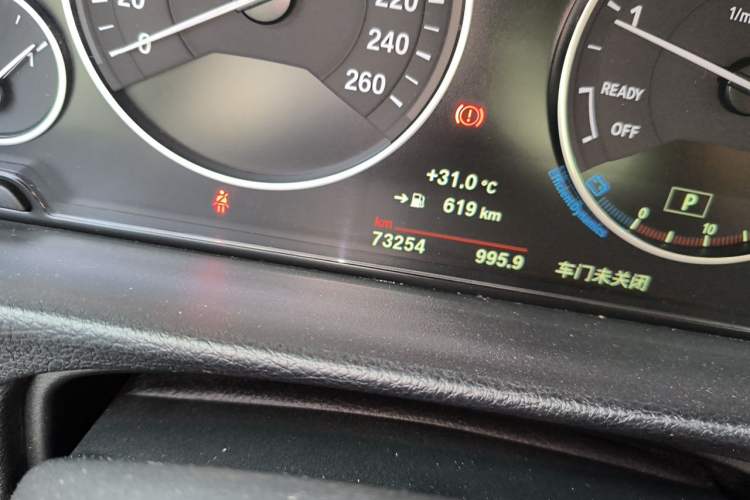 Used BMW 3 Series 2019 320Li Fashion Model Odometer Close Up