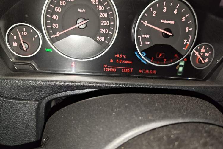Used BMW 3 Series 2019 320Li Fashion Model Odometer Close Up