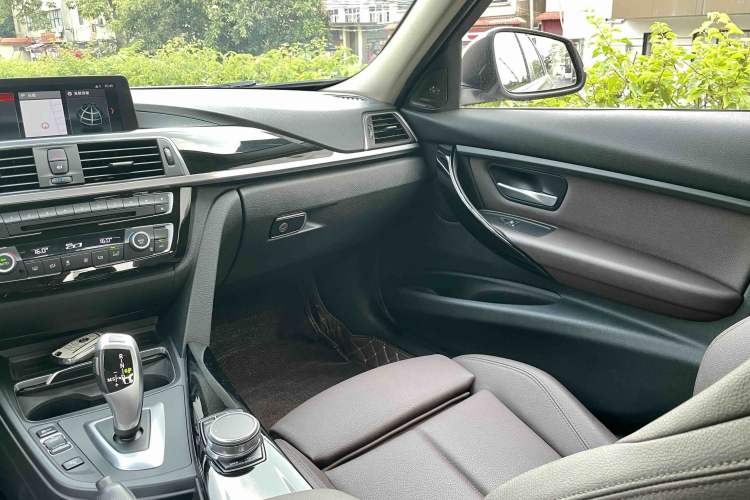 Used BMW 3 Series 2019 320Li Fashion Model Right Front Seat