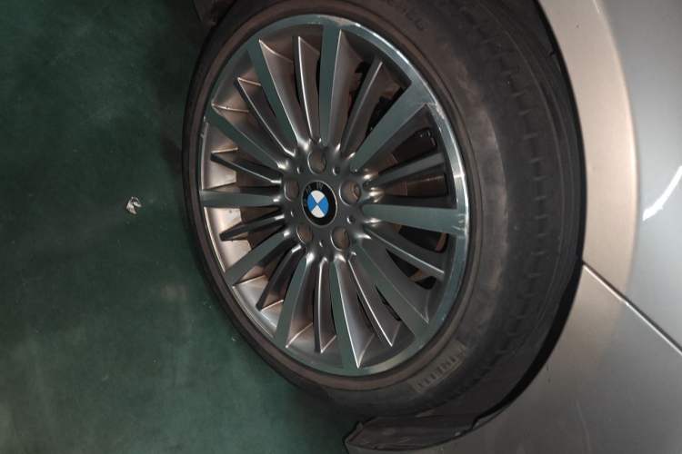Used BMW 3 Series 2019 320Li Fashion Model Right Front Wheel Hub