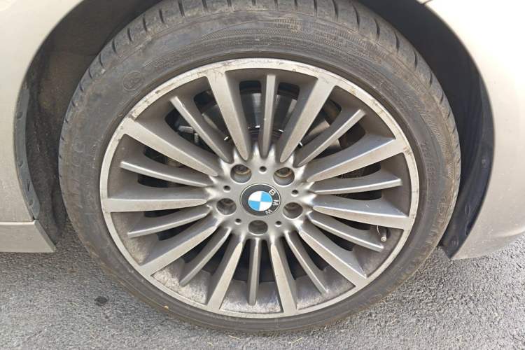 Used BMW 3 Series 2019 320Li Fashion Model Right Front Wheel Hub