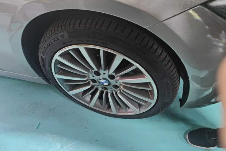 Used BMW 3 Series 2019 320Li Fashion Model Right Front Wheel Hub
