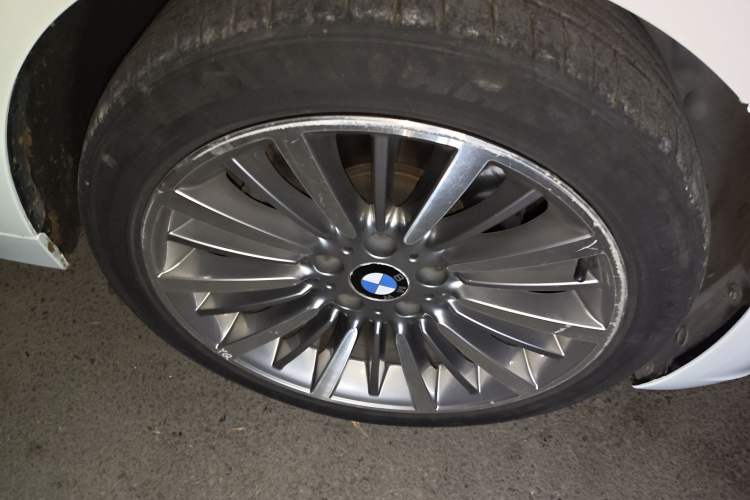Used BMW 3 Series 2019 320Li Fashion Model Right Front Wheel Hub