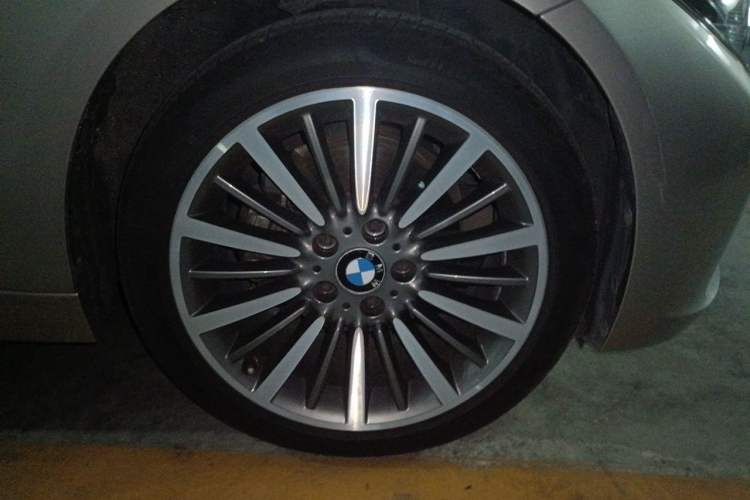 Used BMW 3 Series 2019 320Li xDrive Fashion Model Right Front Wheel Hub