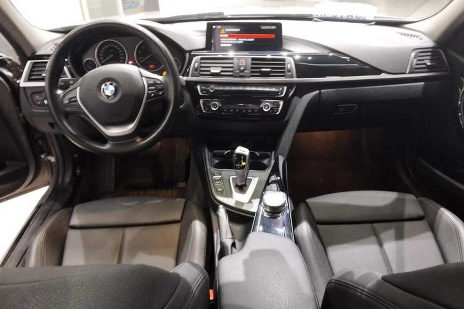 Used BMW 3 Series 2019 320Li Fashion Model Center Console