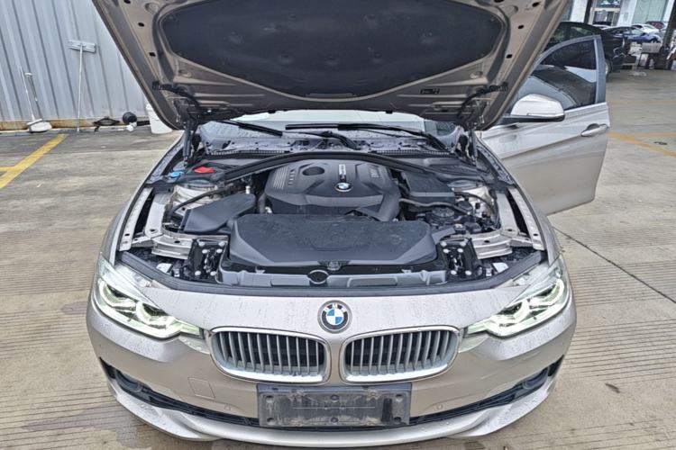 Used BMW 3 Series 2019 320Li Fashion Model Engine Bay