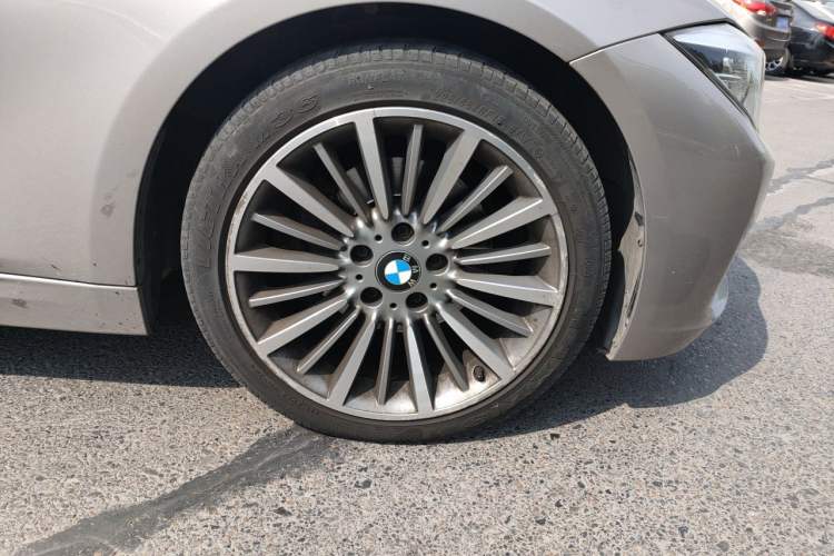 Used BMW 3 Series 2019 320Li Fashion Model Right Front Wheel Hub