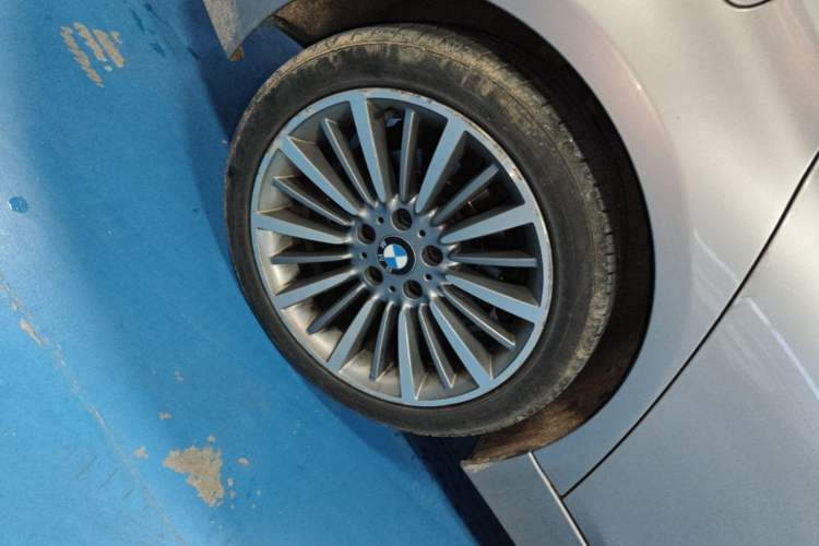 Used BMW 3 Series 2019 320Li Fashion Model Right Rear Wheel Hub