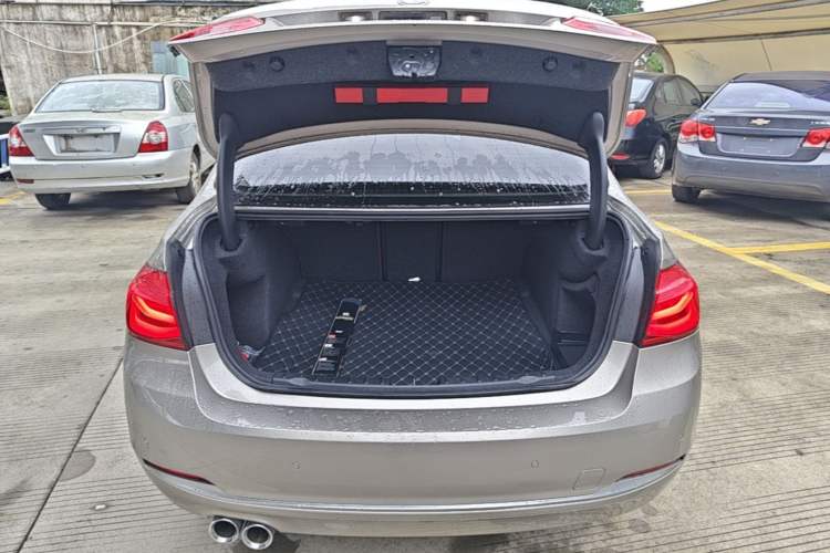 Used BMW 3 Series 2019 320Li Fashion Model Trunk