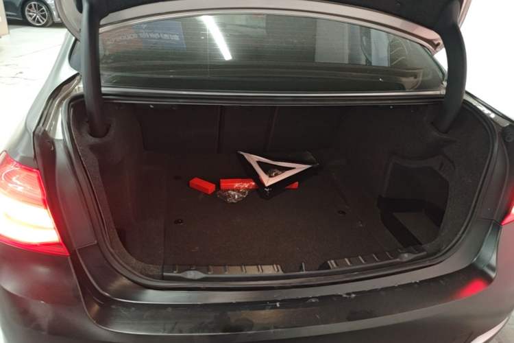 Used BMW 3 Series 2019 320Li Fashion Model Trunk