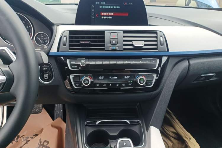 Used BMW 3 Series 2019 320i M Sport Package Audio And AC Panel