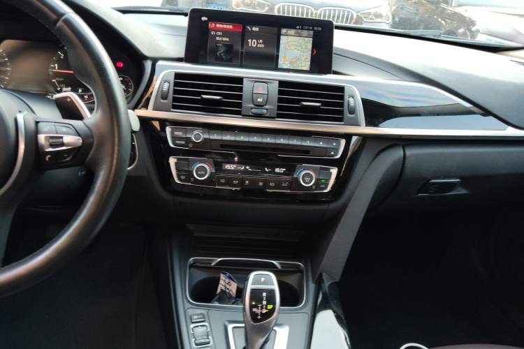 Used BMW 3 Series 2019 320Li M Sport Package Audio And AC Panel