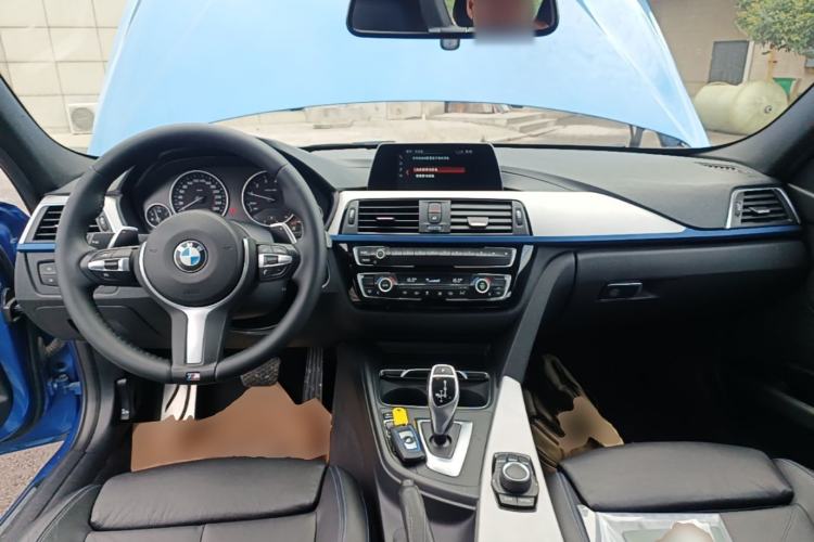 Used BMW 3 Series 2019 320i M Sport Package Center Console