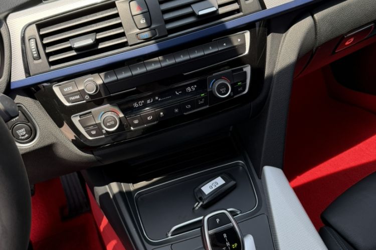 Used BMW 3 Series 2019 320i M Sport Package Exterior 6