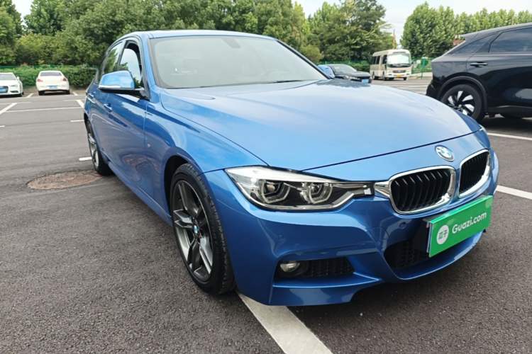 Used BMW 3 Series 2019 320i M Sport Package Front Right 45 Deg
