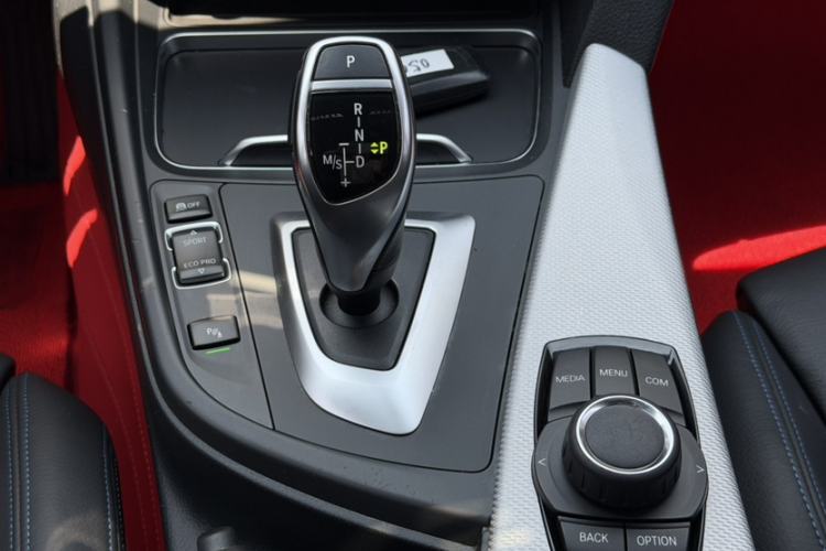 Used BMW 3 Series 2019 320i M Sport Package Interior 4