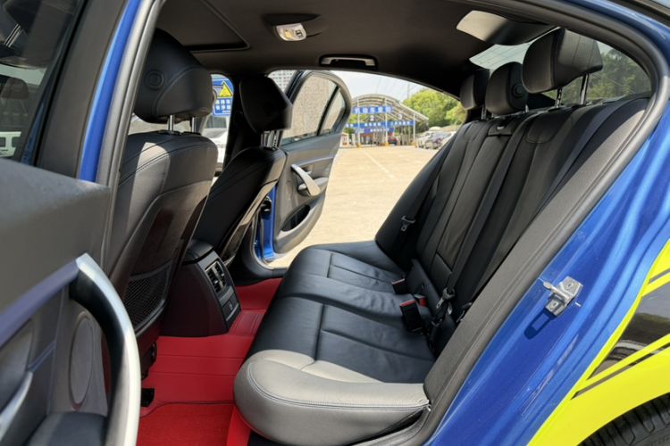 Used BMW 3 Series 2019 320i M Sport Package Interior 7
