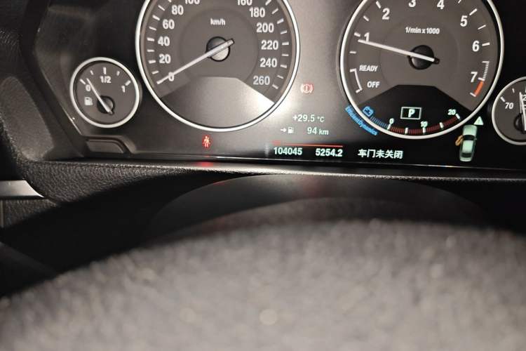 Used BMW 3 Series 2019 320Li Fashion Model Odometer Close Up
