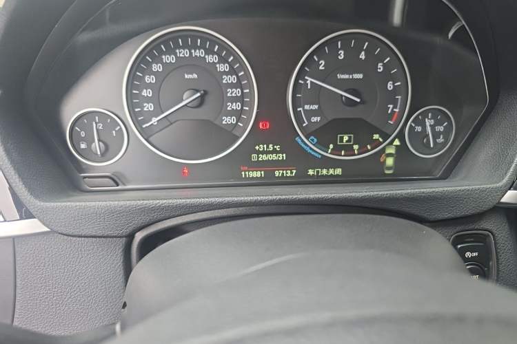 Used BMW 3 Series 2019 320Li Fashion Model Odometer Close Up