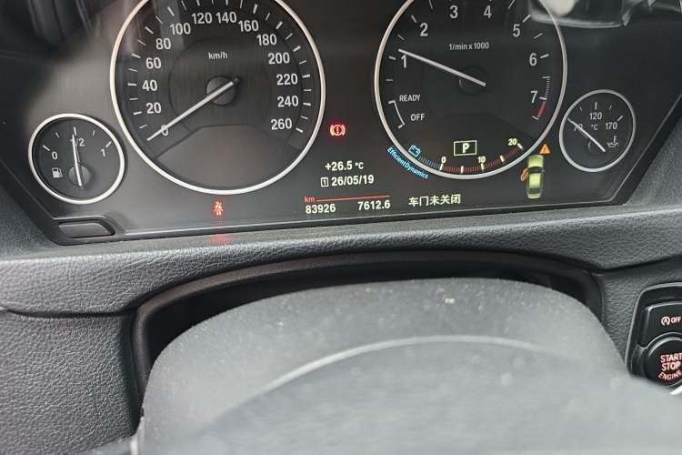 Used BMW 3 Series 2019 320Li Fashion Model Odometer Close Up