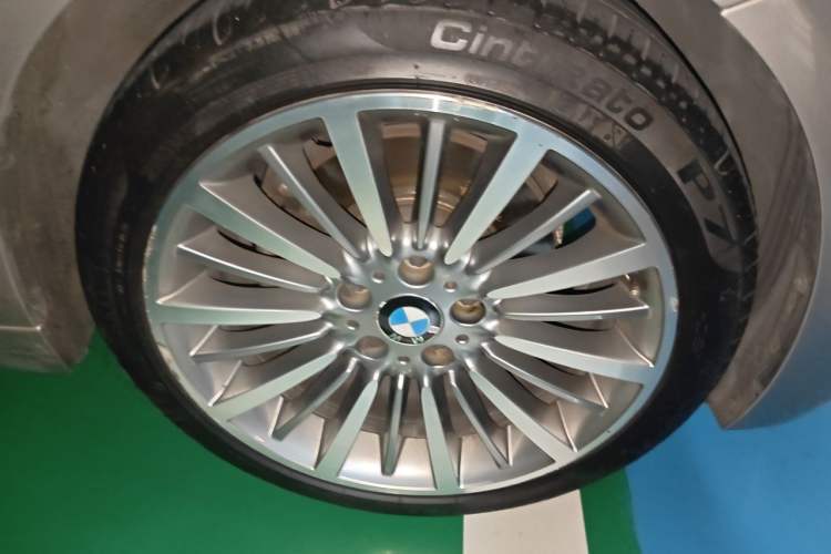Used BMW 3 Series 2019 320Li Fashion Model Right Front Wheel Hub