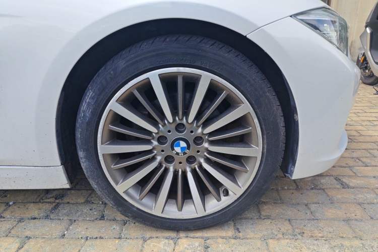 Used BMW 3 Series 2019 320Li Fashion Model Right Front Wheel Hub