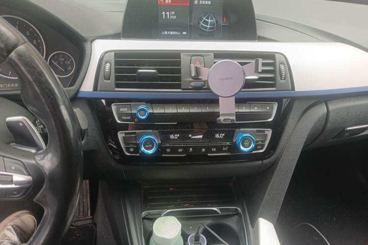 Used BMW 3 Series 2019 320i M Sport Package Audio And AC Panel