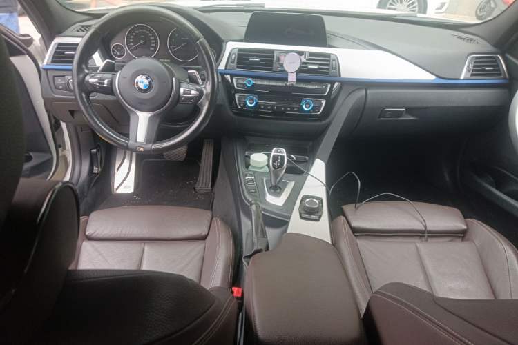 Used BMW 3 Series 2019 320i M Sport Package Center Console
