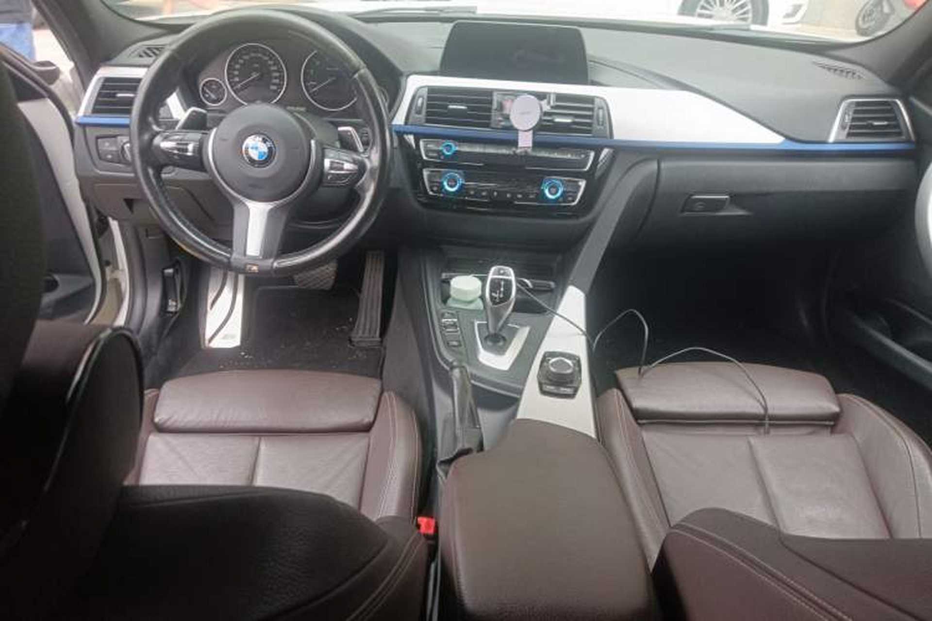 Used BMW 3 Series 2019 320i M Sport Package Center Console