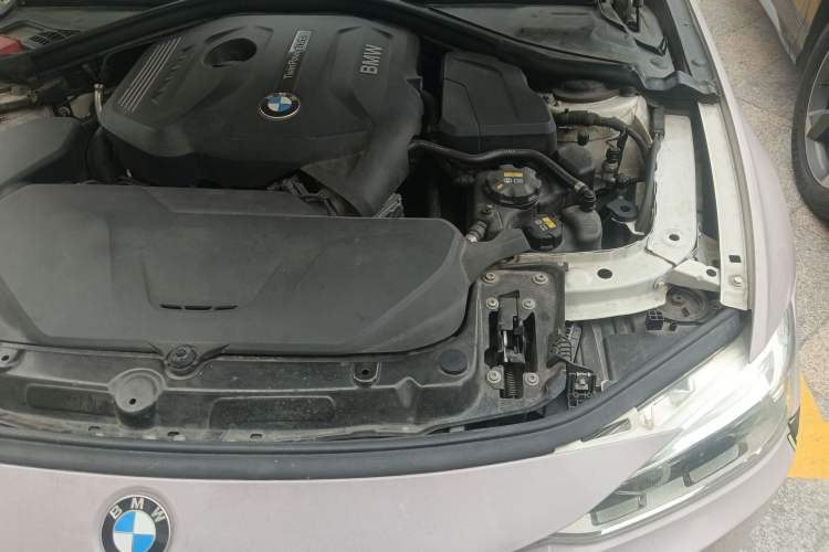 Used BMW 3 Series 2019 320i M Sport Package Engine Bay Left
