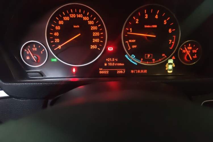 Used BMW 3 Series 2019 320Li xDrive Fashion Model Odometer Close Up