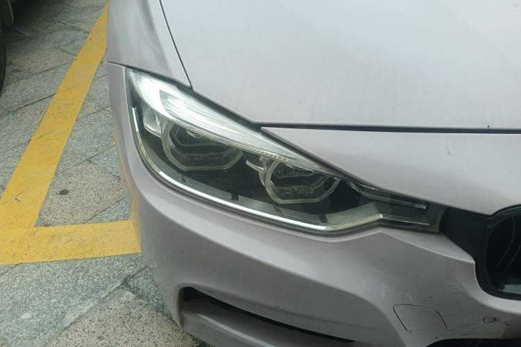 Used BMW 3 Series 2019 320i M Sport Package Right Front Headlight