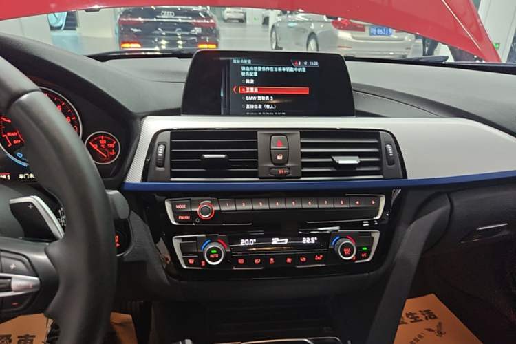 Used BMW 3 Series 2019 320i M Sport Package Audio And AC Panel