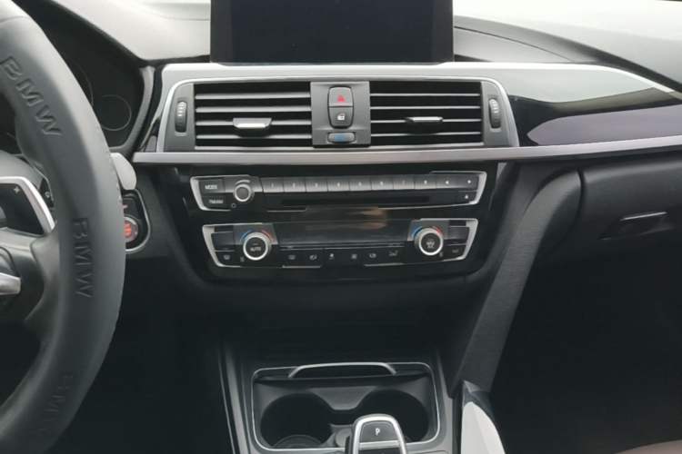 Used BMW 3 Series 2019 320Li M Sport Package Audio And AC Panel