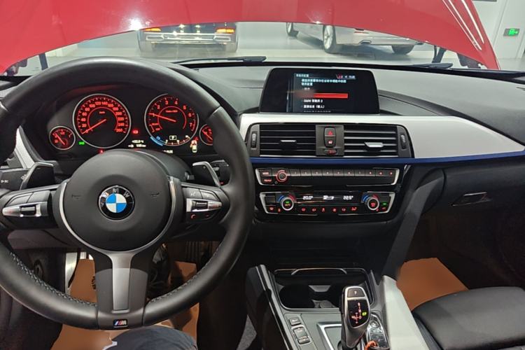 Used BMW 3 Series 2019 320i M Sport Package Center Console