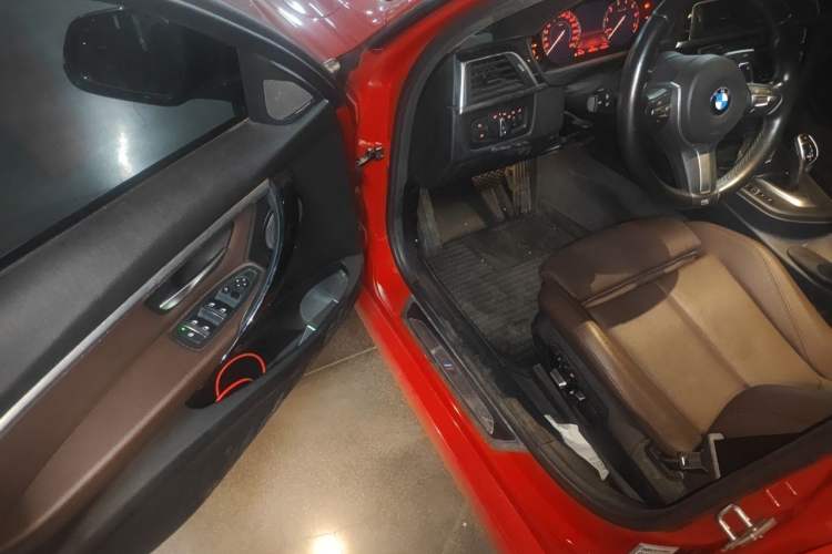 Used BMW 3 Series 2019 320i M Sport Night Edition Driver Seat