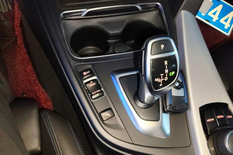 Used BMW 3 Series 2019 320i M Sport Package Gear Lever