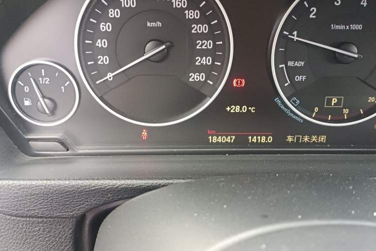 Used BMW 3 Series 2019 320Li Fashion Model Odometer Close Up