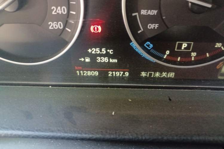 Used BMW 3 Series 2019 320Li Fashion Model Odometer Close Up