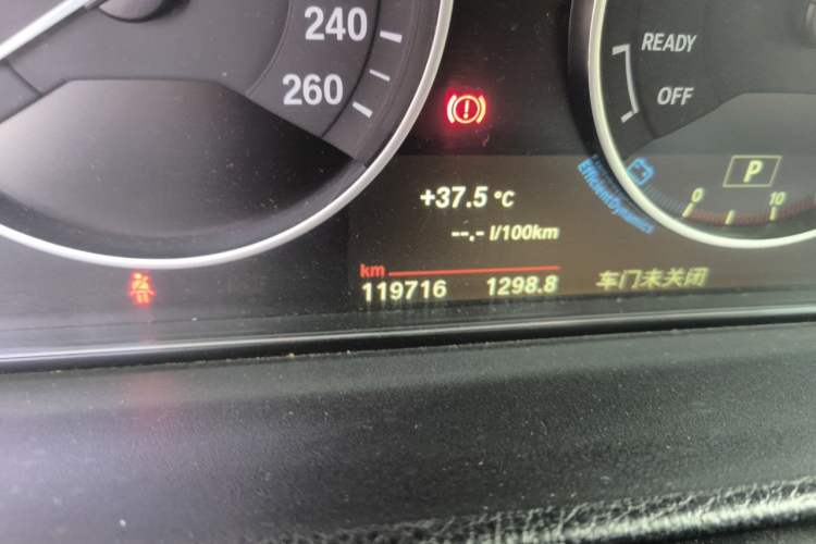 Used BMW 3 Series 2019 320Li Fashion Model Odometer Close Up