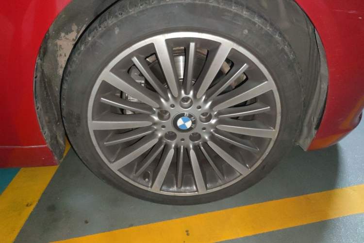 Used BMW 3 Series 2019 320Li Fashion Model Right Front Wheel Hub