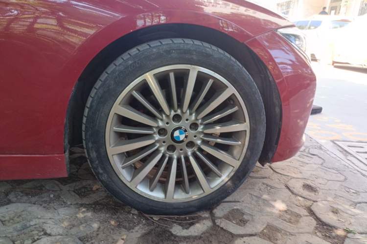 Used BMW 3 Series 2019 320Li Fashion Model Right Front Wheel Hub
