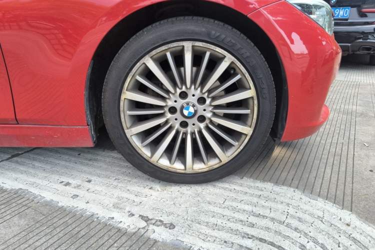Used BMW 3 Series 2019 320Li Fashion Model Right Front Wheel Hub