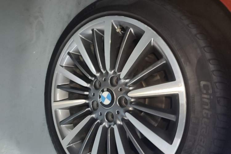 Used BMW 3 Series 2019 320Li Fashion Model Right Rear Wheel Hub