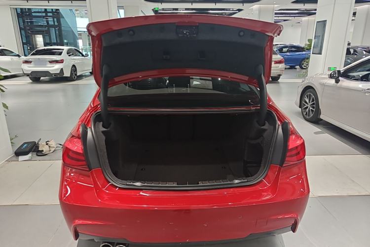 Used BMW 3 Series 2019 320i M Sport Package Trunk