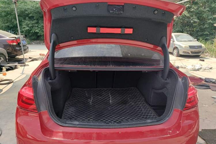 Used BMW 3 Series 2019 320Li Fashion Model Trunk